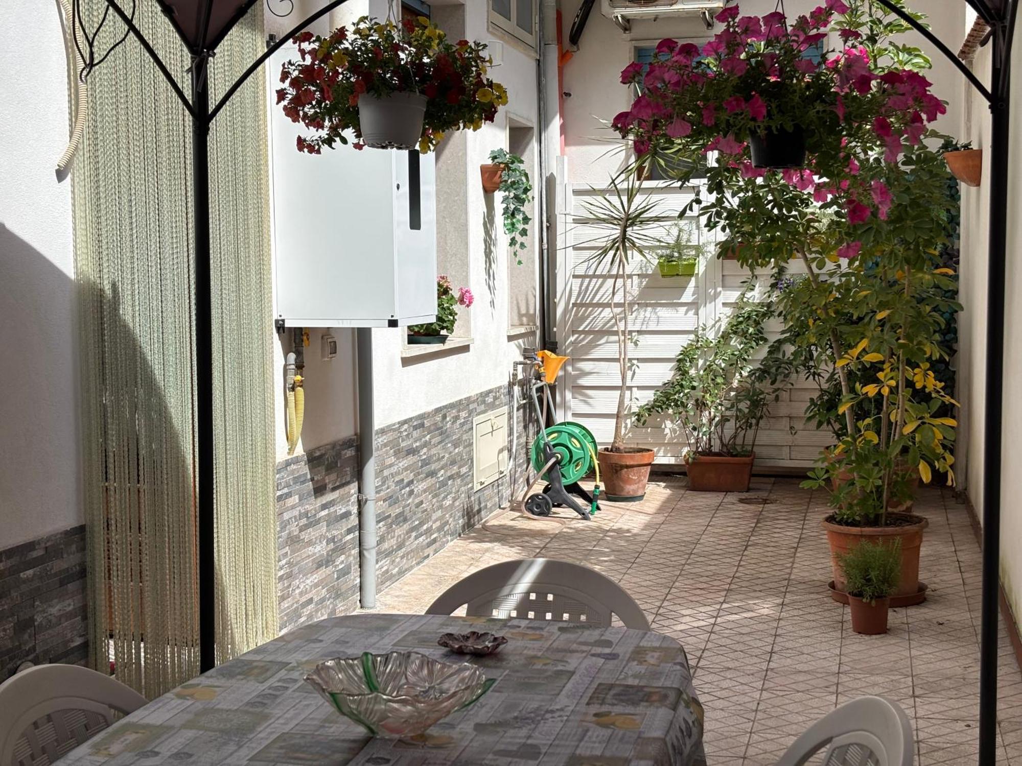 Casa Ninetta Apartamento Riposto Exterior foto